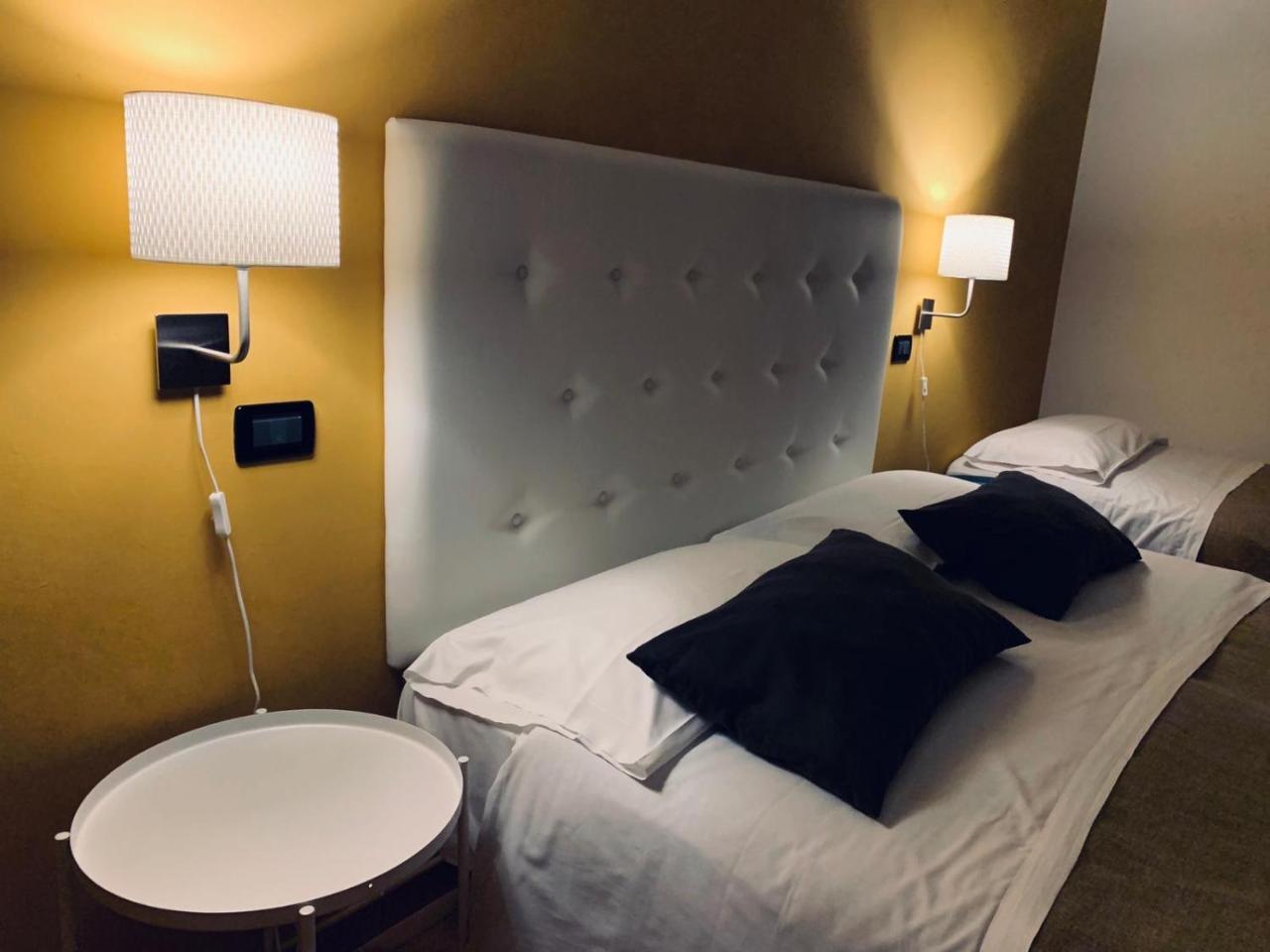 A Due Passi Dal Ponte Hotel Taranto Kültér fotó