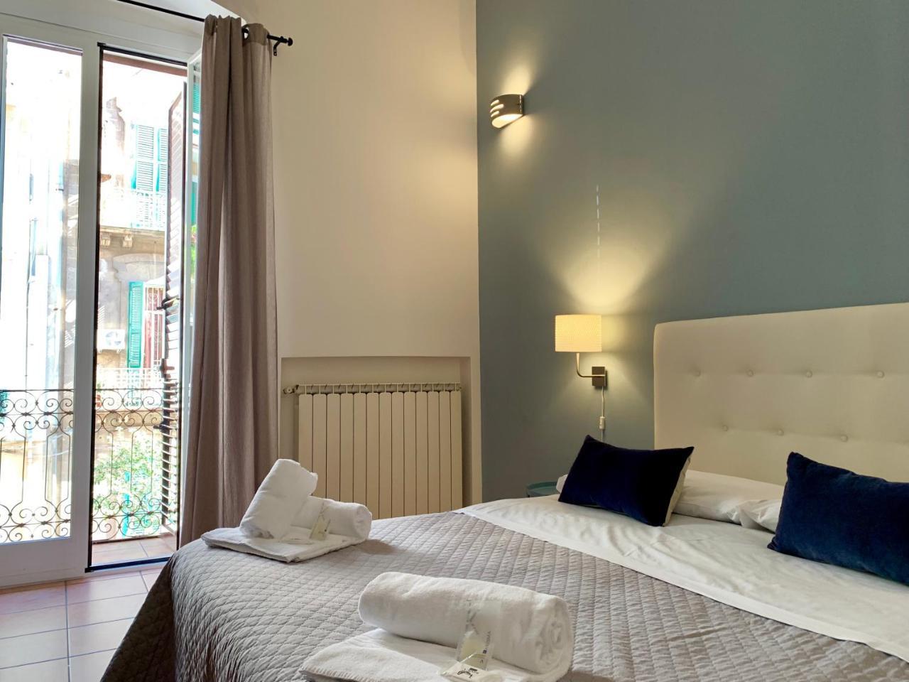 A Due Passi Dal Ponte Hotel Taranto Kültér fotó