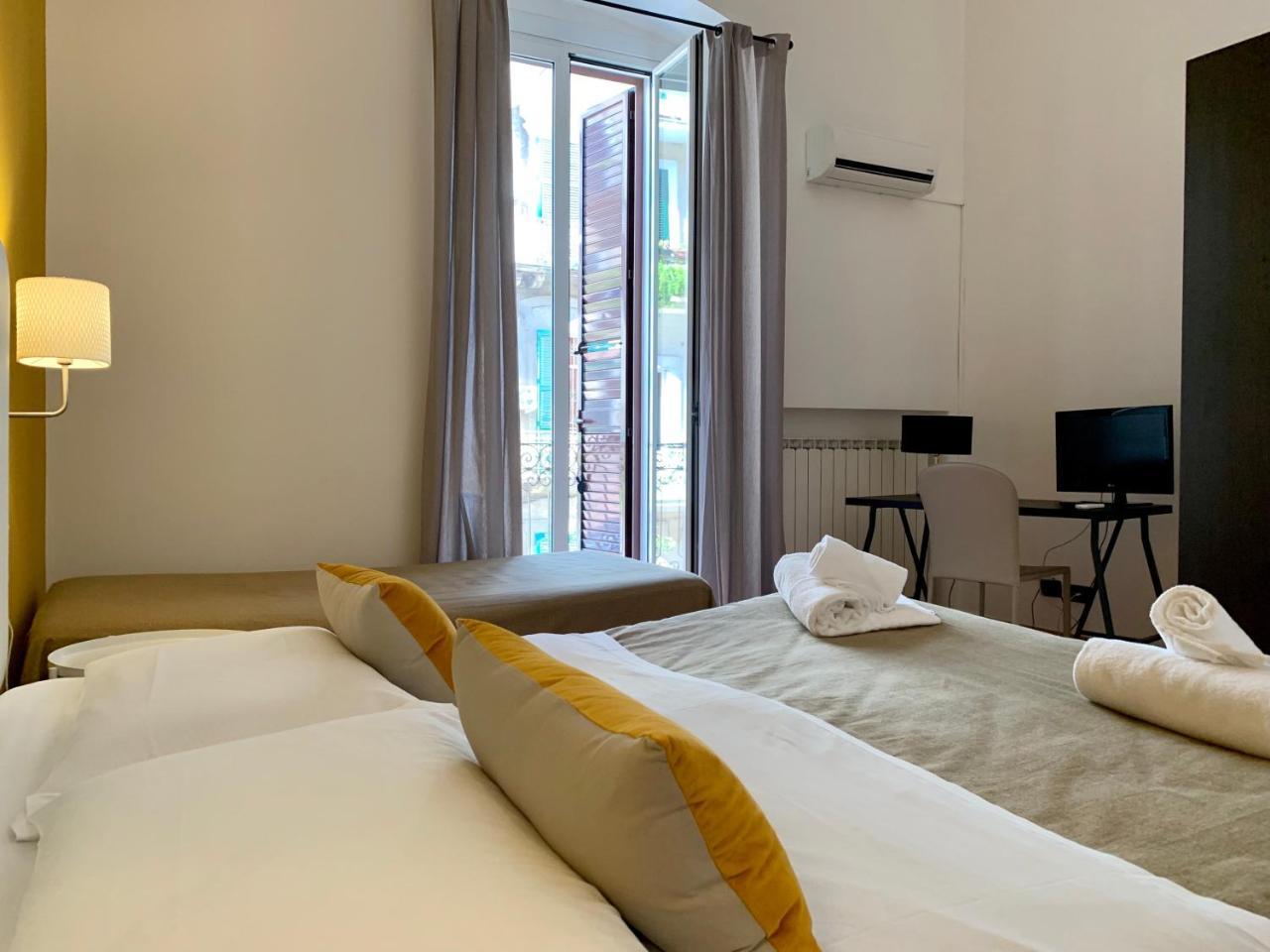 A Due Passi Dal Ponte Hotel Taranto Kültér fotó