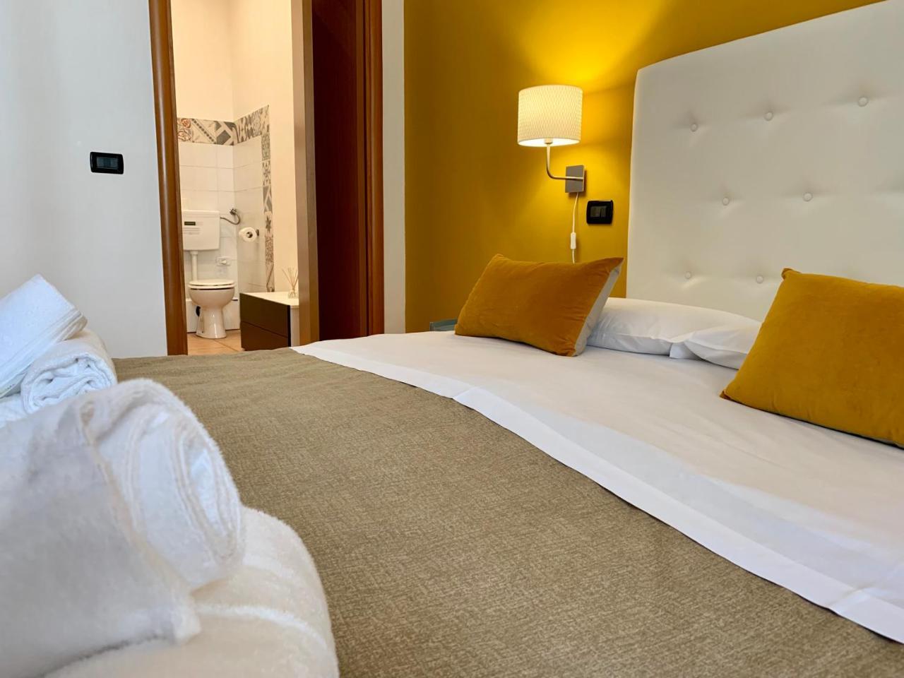 A Due Passi Dal Ponte Hotel Taranto Kültér fotó