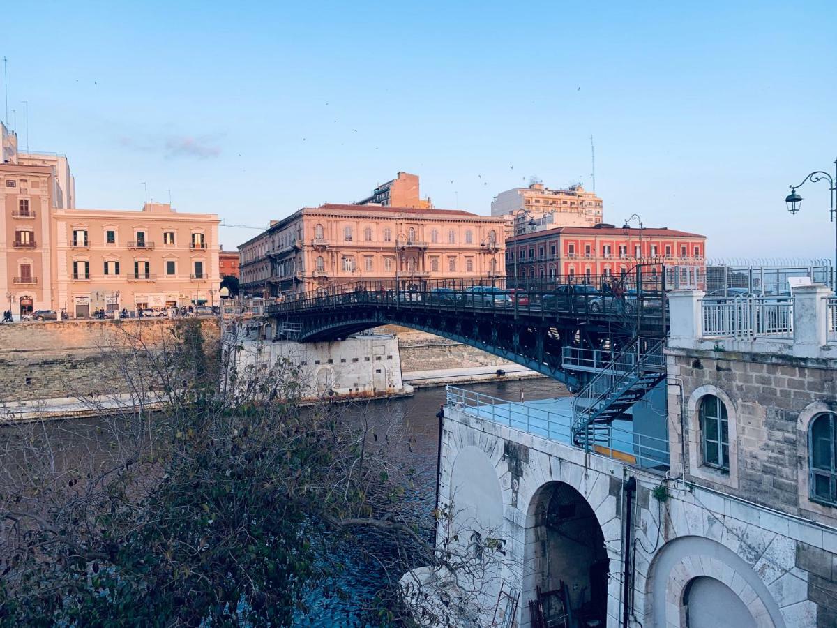 A Due Passi Dal Ponte Hotel Taranto Kültér fotó